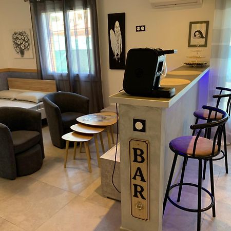 Grand Studio Tres Agreable Avec Bar, Cuisine Et Terrasse Cagnes-sur-Mer Extérieur photo