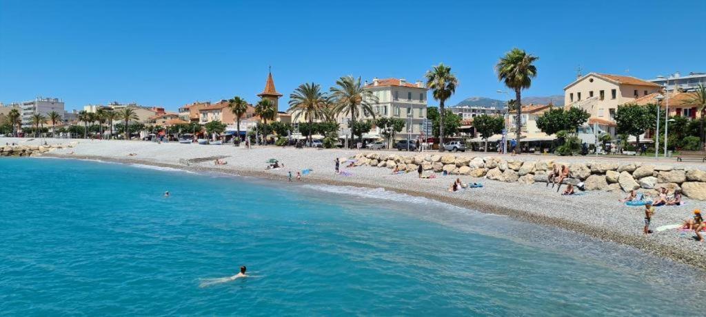 Grand Studio Tres Agreable Avec Bar, Cuisine Et Terrasse Cagnes-sur-Mer Extérieur photo