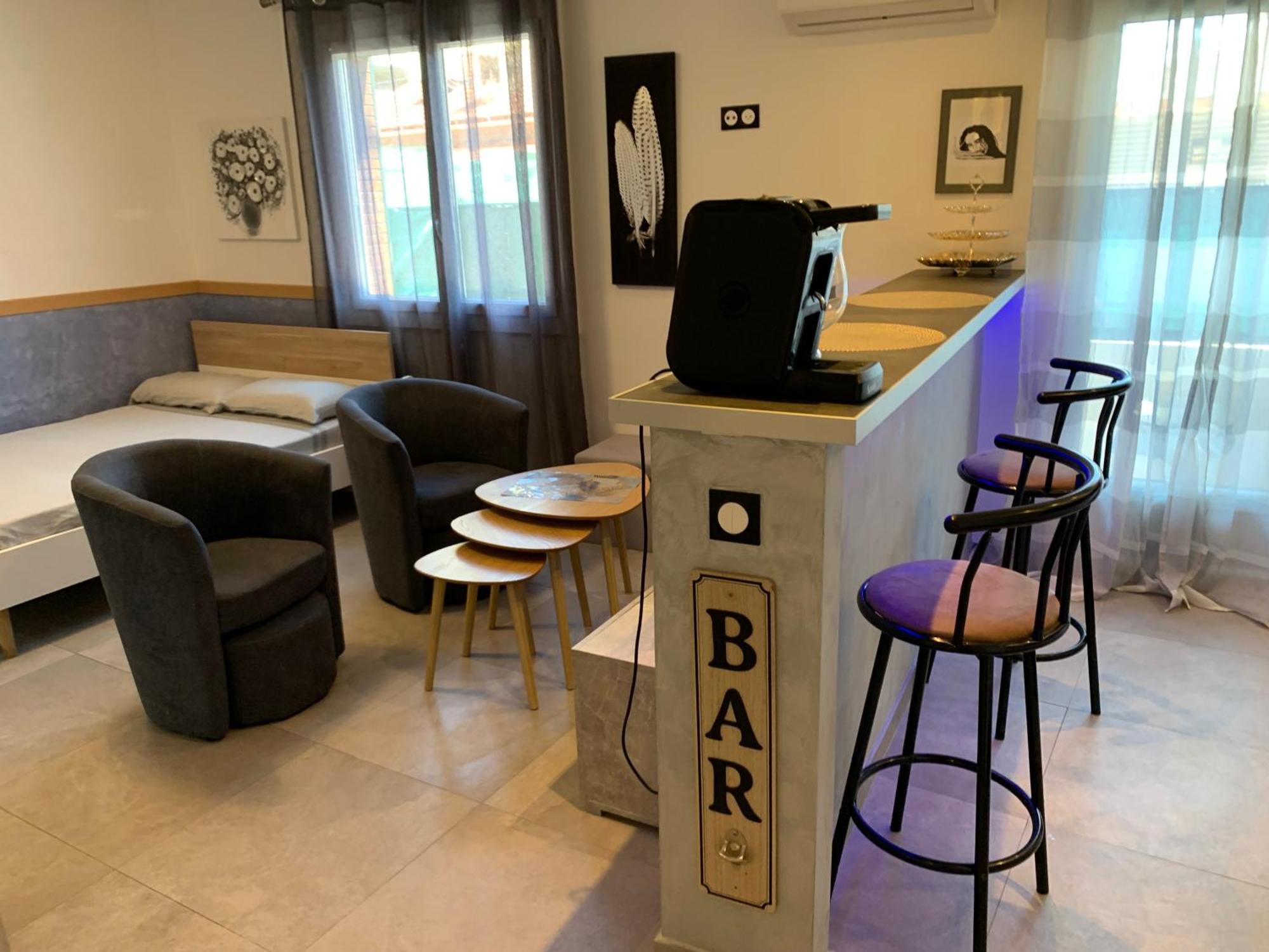 Grand Studio Tres Agreable Avec Bar, Cuisine Et Terrasse Cagnes-sur-Mer Extérieur photo